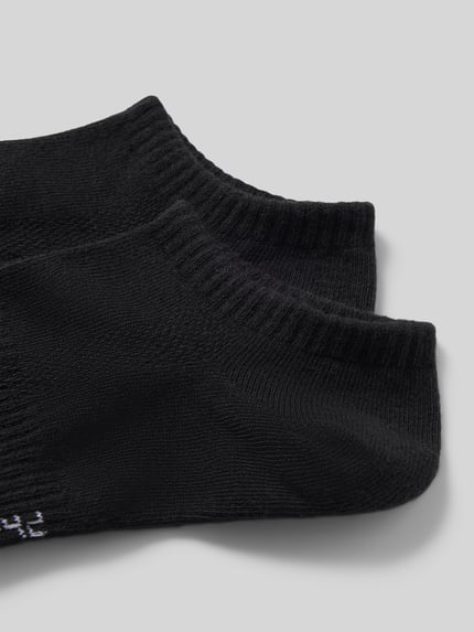 Produktfoto, schwarze Socken mit Logo-Stitching im 2er-Pack von Snocks aus elastischem Baumwoll-Mix, feine Struktur, elastischer Bund.