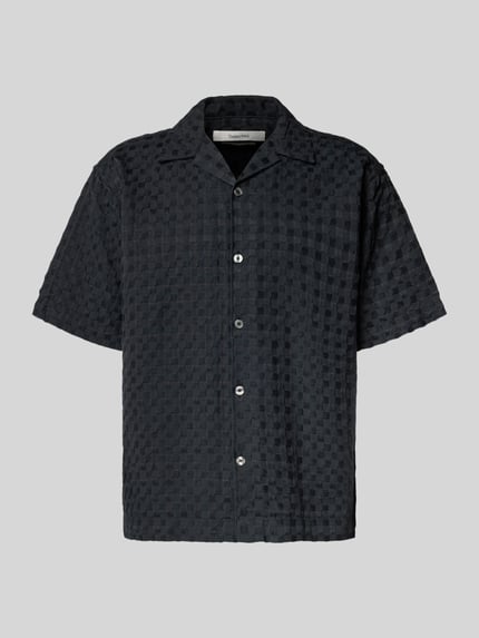 Produktfoto, Relaxed Fit Freizeithemd aus reiner Baumwolle Modell 'MONTY' von SELECTED HOMME, schwarz, Jacquardstruktur, unifarben, Kurzarm, Resortkragen, einreihige Knopfleiste