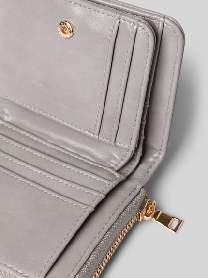 Productfoto, grijs portemonnee uit leerlook met ritssluiting, logodetail, hoofdvak, Model 'Senni' van Seidenfelt, dames portemonnee