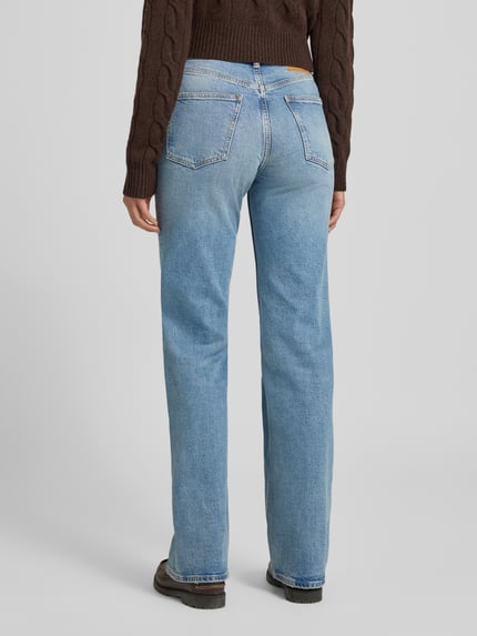 Vrouwenmodel draagt Wide Leg Jeans im Used-Look van Polo Ralph Lauren, lichtblauw, katoen-elastaan, geheel achteraanzicht.