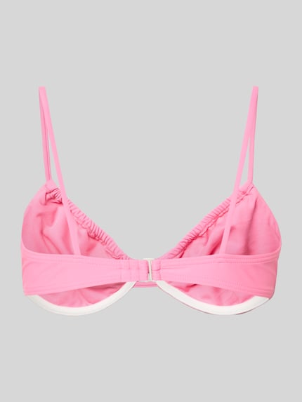 Produktfoto, Bikini-Oberteil mit Bügeln Modell 'BAOMI' od Pieces, różowy, jednokolorowy, cienkie ramiączka, zapięcie na haczyk, detal kokardka, niewyściełane miseczki, tekstura gładka