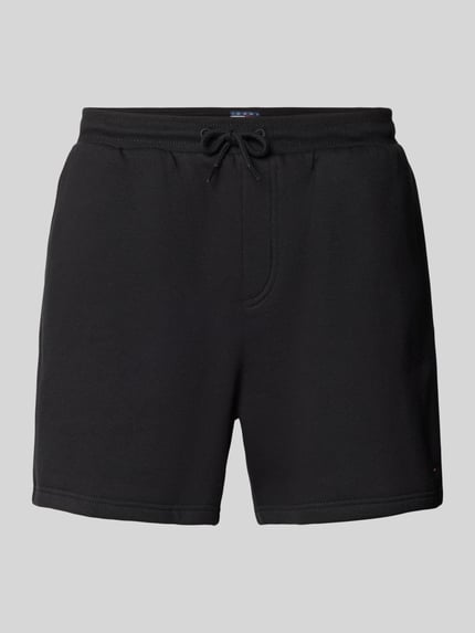 Produktfoto, Regular Fit Shorts aus Baumwoll-Mix von Tommy Jeans, Optik: Unifarben in Schwarz, elastischer Bund mit Tunnelzug, Logo-Detail, Gesäßtasche und seitliche Eingrifftaschen, Materialverarbeitung: Sweat, für Herren