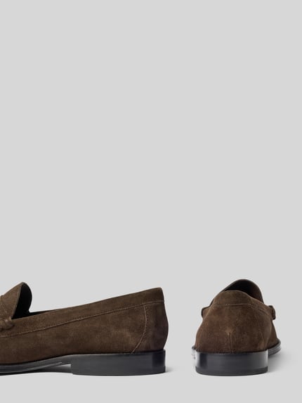 Produktfoto, Loafers aus Leder mit glatter Sohle Modell 'CLOUT MOVE' von Lloyd, brązowa naturalna skóra, zaokrąglony czubek, podeszwa gładka, wysokość obcasa 2 cm, wysokość cholewki 7 cm, szerokość w rozmiarze 44: 15 cm, tekstura zamszowa