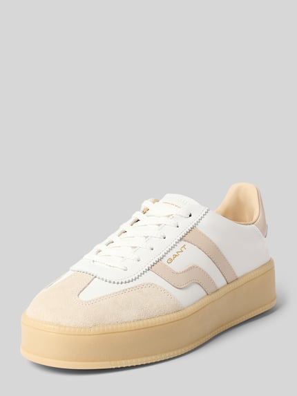 Produktfoto, Sneaker aus Leder mit Plateausohle Modell 'Cuzmani' von Gant in Beige-Weiß, abgerundete Form, Label-Detail, profilierte Plateausohle, Absatzhöhe 4 cm, Schafthöhe 7 cm, Schaftweite 6 cm, Echtleder, Schnürung, Damen Sneaker