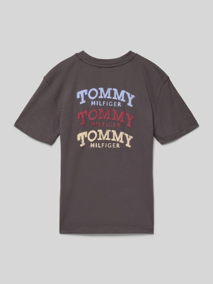 Productfoto, Regular Fit T-Shirt uit pure katoen van Tommy Hilfiger Teens, uni kleur, labelprint, ronde hals, korte mouw, jersey.