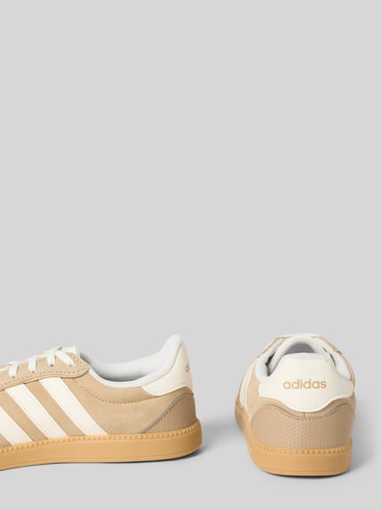 Produktfoto, Sneakersy z naturalnej skóry z zaokrąglonym czubkiem, wiązaniem, gumową podeszwą, model 'BREAKNET SLEEK' od adidas Sportswear, wysokość obcasa 2 cm, wysokość cholewki 7 cm, szerokość cholewki 6 cm.