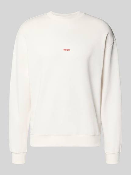 Produktfoto, Regular Fit Sweatshirt aus reiner Baumwolle Modell 'DUBRAXO' von HUGO in effen wit, crew neck, rode labelstiksel, geribde boorden, lange mouwen, zachte sweatstof