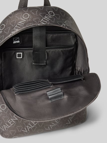 Produktfoto, Rucksack in Leder-Optik Modell 'Zafir' von VALENTINO BAGS in Grautönen mit Logo-Muster, Steckfach und Reißverschlussfächer, Innenansicht