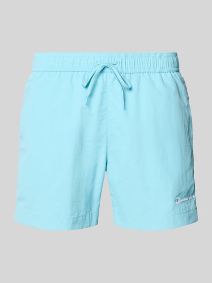 Produktfoto, Badehose mit elastischem Bund und Label-Stitching von CHAMPION in Hellblau, Regular-Fit, Tunnelzug, glatte Struktur.