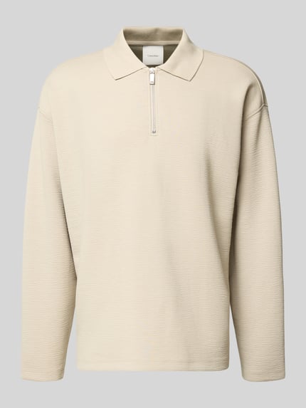 Produktfoto, Sweatshirt mit Polokragen und Reißverschluss von CK Calvin Klein im sandfarbenen Strukturmuster, Relaxed-Fit, Material-Mix mit Modal-Anteil