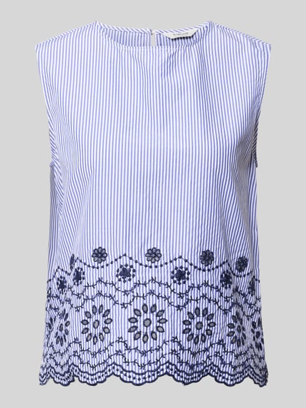 Relaxed Fit Bluse mit floralem Lochstitching Modell 'Inzi' Shop The Look MANNEQUINE