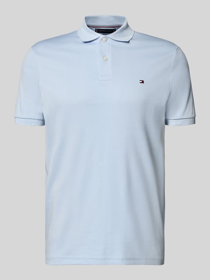 Produktfoto, lichtblauw Regular Fit Poloshirt uit puur katoen Model 'LIQUID COTTON' van Tommy Hilfiger met melangelook, logostitching, polokraag, korte mouw, geribde mouwboord en rompzoom met zijsplitten.