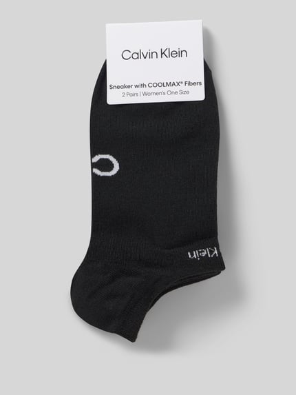 Produktfoto, zwarte nauwsluitende sneakersok met COOLMAX®-vezels Model 'LEANNE' van CK Calvin Klein, materiaalmix met stretch, label-details.