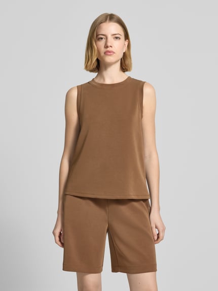 Vrouwenmodel draagt top uit modalmix model Scuba van Rich & Royal in bruin, regular fit met ronde hals, met stretch, volledig van voren te zien