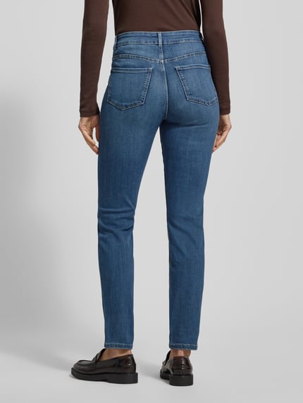 Vrouwenmodel draagt Skinny Fit Jeans met 5-Pocket-Design van Christian Berg Woman, blauwe katoen-viscosemix, rugaanzicht, volledige lengte.