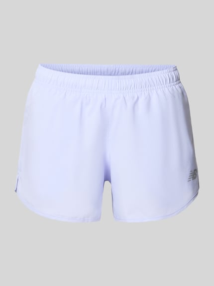 Produktfoto, Shorts mit Innenhose und Logo von New Balance in hellem Lila, Regular-Fit, elastischer Bund, Bundweite Größe S 39 cm