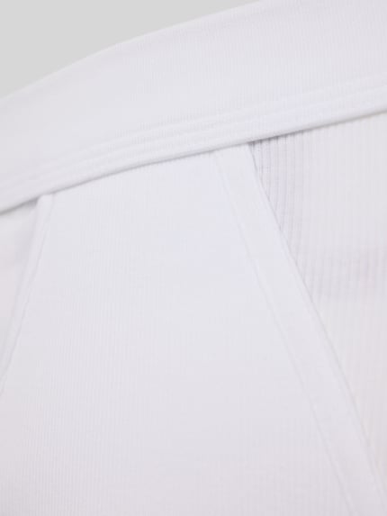 Produktfoto, Slip mit elastischem Bund von Schiesser aus reiner Baumwolle in Weiß, strukturierte Oberfläche, körpernaher Schnitt