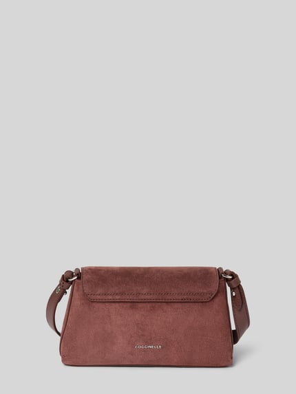 Produktfoto, Shoulder Bag aus echtem Leder Modell 'Nikla' von Coccinelle in Braun, Überschlag, glatte Textur, Maße 20x12x5 cm, Schulterriemen 128 cm