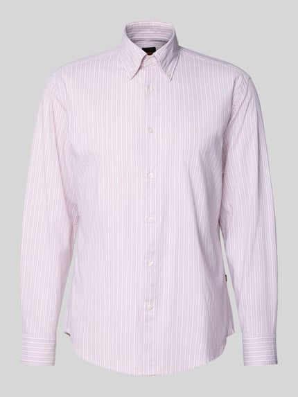 Produktfoto, Slim Fit Freizeithemd aus Baumwoll-Mix Modell 'RICOPLUS_M' von BOSS Orange in Rosa-Weiß, feine Streifen, Button-Down-Kragen.