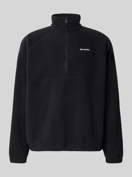 Produktfoto, schwarzer Fleecepullover mit Logo-Patch Modell 'Timber Crest™ MTR' von Columbia, Troyer-Kragen, Relaxed Fit, weiche Fleece-Textur
