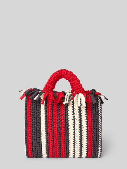 Produktfoto, Handtasche mit Tragehenkel Modell 'Soothe' von Barts aus Reine Baumwolle, gestreift in Rot, Schwarz und Weiß, Magnetverschluss, Hauptfach, Tragehenkel, Schulterriemen, Breite 30 cm, Länge 27 cm, Tiefe 3 cm, Länge Schulterriemen 26 cm