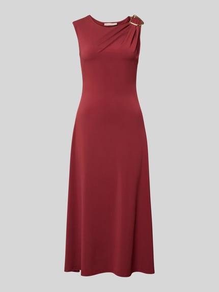 Produktfoto, Midikleid mit Schulter-Applikation von Christian Berg Woman Selection in Rot, Elastischer-Material-Mix, taillierte Passform, Rundhalsausschnitt, Raffung, Rückenlänge 118 cm, Brustweite 34 cm, glatte Textur