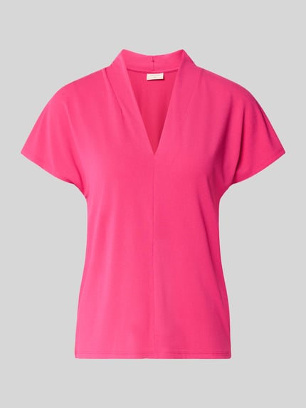 Produktfoto, Regular Fit Bluse mit V-Ausschnitt Modell 'Yrsa' von FREE/QUENT in kräftigem Pink, Elastischer-Material-Mix, Kurzärmelig, Stehkragen, Rückenlänge 58 cm bei Größe S, schlichte Blusen-Optik