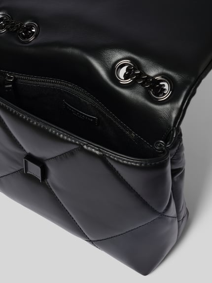 Produktfoto, Shoulder Bag in Stepp-Optik von Tory Burch, czarna torba na ramię z efektem pikowania, główna przegroda z klapką, pasek na ramię z efektem łańcuszka, zapięcie na magnes, detal z logo, szerokość w rozmiarze 1: 23 cm, długość w rozmiarze 1: 16 cm, głębokość w rozmiarze 1: 8 cm