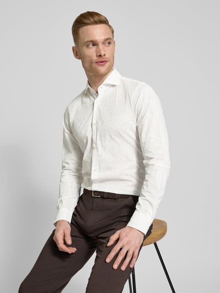 JOOP! COLLECTION Koszula biznesowa męska JOOP! Collection;Czysta bawełna;Krój regular fit;Model ‘Pares’;Design z długim rękawem;Kołnierzyk typu cutaway;Sportowe mankiety;Listwa guzikowa na całej długości;Długość tyłu w rozmiarze 40: 65 cm;Szerokość ramion w rozmiarze 40: 41 cm;Długość rękawa w rozmiarze 40: 67 cm Biały 3