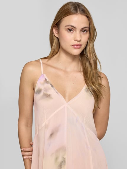 Frauenmodel trägt Tailliertes Abendkleid mit V-Ausschnitt von MAX&Co., Optik: Allover-Muster, Spaghettiträger, Chiffon, Nahaufnahme Oberkörper