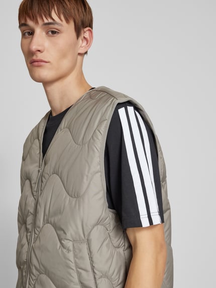 adidas Sportswear Steppweste mit Logo-Patch Modell 'NUGANIC' Taupe 3