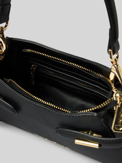 Produktfoto, schwarze Umhängetasche mit Struktur und goldfarbenem Reißverschluss, Label-Detail, Modell 'NIVALIS RE' von Valentino Bags, unifarbene Optik, Hauptfach, Reißverschlussfach und Einschubfach sichtbar.