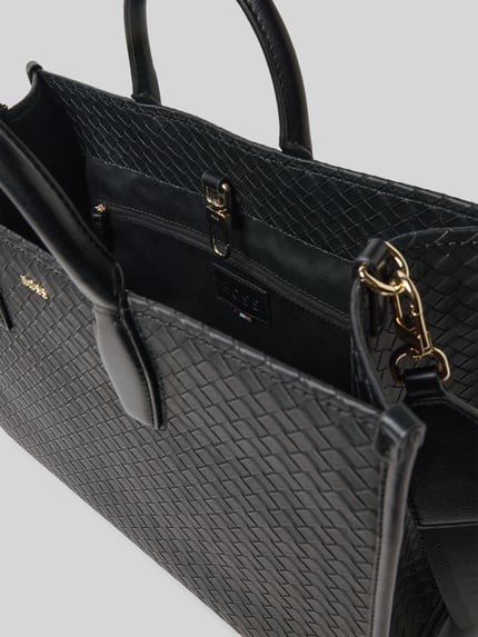 Produktfoto, Henkeltasche mit Label-Applikation Modell 'SANDY TOTE SQ' von BOSS in Optik: Unifarben, Strukturiert mit Karabinerverschluss, Hauptfach, Innenfach, Standfüße, Tragehenkel, abnehmbarem Schulterriemen, Form: Rechteckig, Materialverarbeitung: Kunstleder