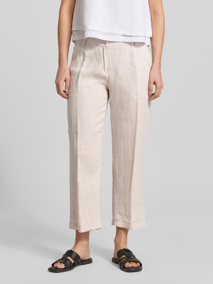 Kobiece modelka nosi Culotte aus Leinen mit Eingrifftaschen Modell 'Nora' od MAC, szerokie nogawki, lnu, beżowy, szerokość w rozmiarze 36: 44 cm, długość nogawki 67 cm, widok całej sylwetki z przodu.