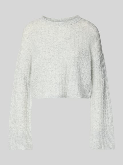 Produktfoto, Regular Fit Pullover in Strick-Optik Modell 'Milla' von Noisy May, heller Baumwoll-Mix mit Trompeten-Ärmeln und Rundhalsausschnitt