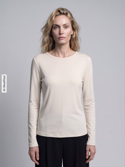 Vrouwenmodel draagt slim fit shirt met lange mouwen van puur katoen, Slim Fit Langarmshirt aus reiner Baumwolle van s.Oliver RED LABEL, vooraanzicht, KI-modificeerd beeld