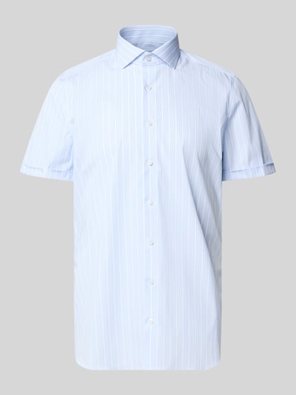 Produktfoto, Slim Fit Business-Hemd mit Blockstreifen und Kentkragen von OLYMP Level Five, hellblau mit weißen Streifen, Knopfleiste, glatte Textur