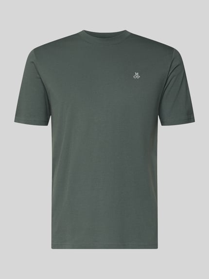 Produktfoto, T-Shirt mit Label-Print von MARC O'POLO in Dunkelgrün, Unifarbenes-Design, Gerader-Schnitt, Reine Baumwolle, Rundhalsausschnitt, Label-Detail, Rückenlänge 69 cm bei Größe M