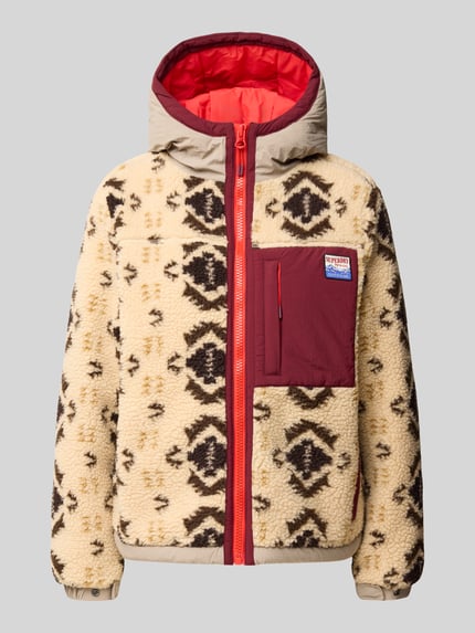 Produktfoto, Fleecejacke mit Kapuze und Reißverschluss von Superdry in Creme mit braunem Muster, roter Brusttasche und rotem Reißverschluss, Regular Fit für Damen, Allover-Look