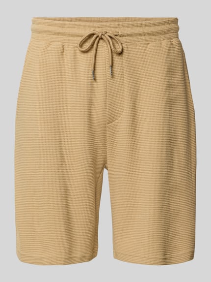 Produktfoto, Shorts aus Baumwoll-Mix mit Strukturmuster Modell 'KNOX' von Redefined Rebel, beige, elastischer Bund mit Tunnelzug, Relaxed-Fit, strukturierte Oberfläche, Bundweite 40 cm, Innenbeinlänge 23 cm, Herren Shorts