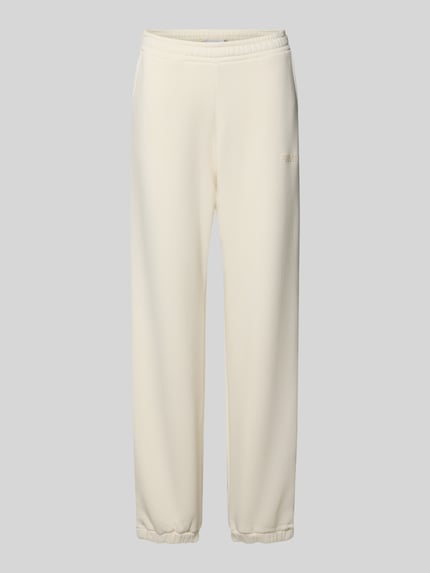 Productfoto, Basic Sweatpant mit Bündchen am Saum und seitlichen Taschen van review, katoenmix, los model, zijzakken, labelprint, geborduurd logo