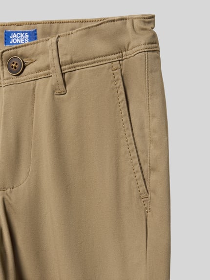 Produktfoto, Spodnie materiałowe z mieszanki bawełny i elastanu, prosty krój, wpuszczane kieszenie, Jack & Jones, detal z logo, kolor beżowy.
