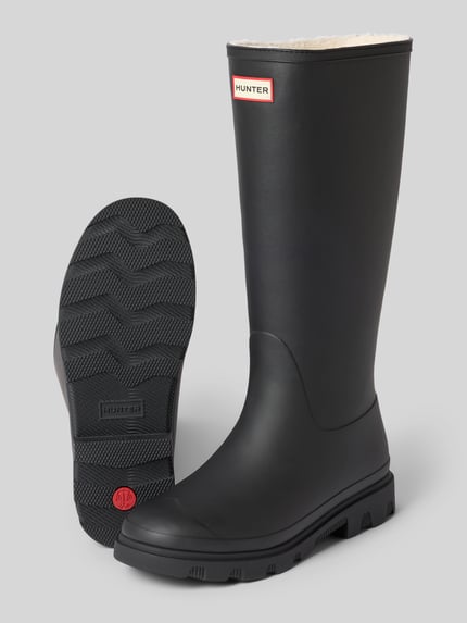 Produktfoto, Stiefel mit Label-Patch von Hunter in Schwarz, abgerundete Form, Innenfutter, profilierte Sohle, Absatz 3 cm, Schafthöhe 37 cm, Schaftweite 16 cm