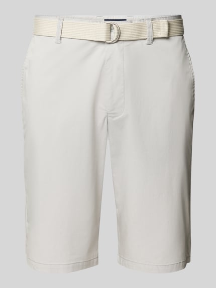 Produktfoto, Bermudas aus Light Baumwolle mit Gürtel von Christian Berg Men, Regular-Fit, Eingrifftaschen, Gesäßtaschen, beige, glatte Struktur.