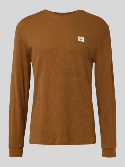 Calvin Klein Jeans Slim Fit Longsleeve mit Logo-Patch Modell 'Waffle' Mittelbraun 2
