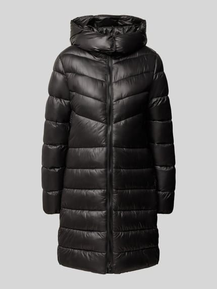Produktfoto, Steppjacke mit Kapuze von MANGO in Schwarz, glänzend, Longline-Form, sichtbare Nähte, seitliche Taschen, Reißverschluss.