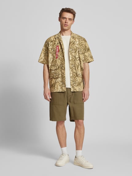 Alpha Industries Relaxed Fit Freizeithemd mit Pattentasche Modell 'Honolulu' Beige 1