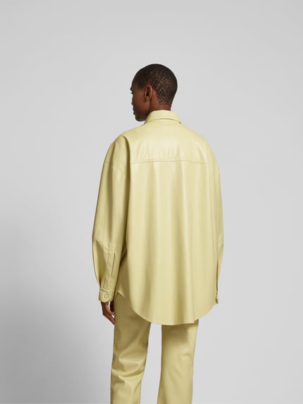 Nanushka oversized overhemdblouse in leerlook Lichtgeel - 5