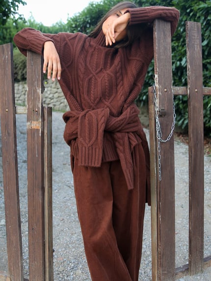 Style Icon Collection Sweter wełniany o kroju oversized ze ściegiem warkoczowym i prążkowaną stójką Orzechowy 6