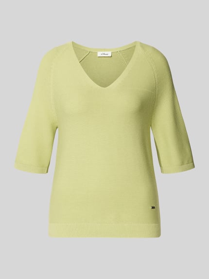 Produktfoto, Regular Fit Strickpullover aus Baumwoll-Mix von s.Oliver RED LABEL, unifarben in Hellgrün, gerippte Abschlüsse, dezente Logo-Applikation aus Metall, Strickstruktur sichtbar